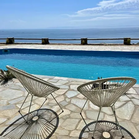 Charakas Horizon Apartment *